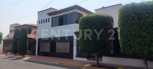 Casa En Venta, 3 Recámaras, 170m2 De Jardin, Zavaleta, Puebla