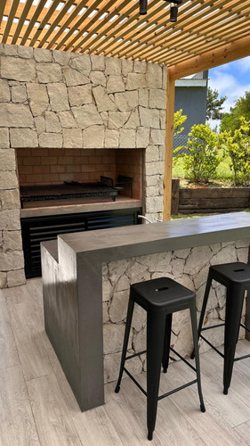 Hermosa Casa Nueva En Barrio Ecuestre Super Luminosa Pileta Parrilla Fogonero Amplio Parque