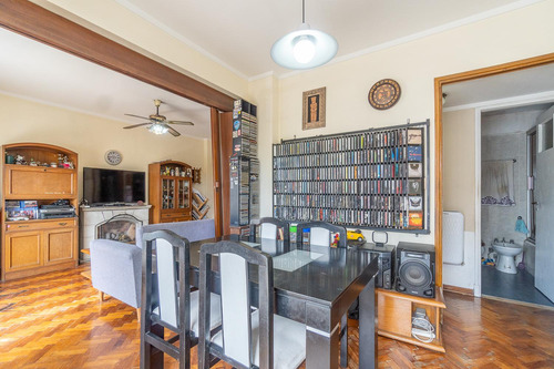Venta Departamento 3 Ambientes Más Dependencia De Servicio, Balcón Al Frente Flores