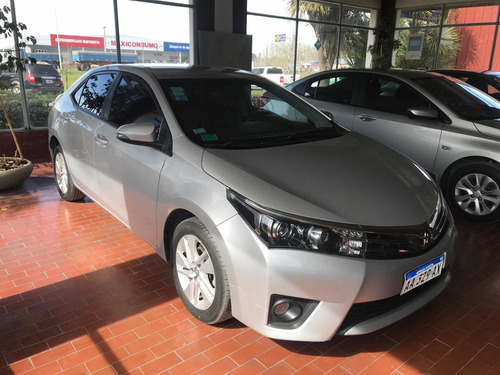 Imagen 2 de 6 de Toyota Corolla 2016 1.8 Xei Cvt Pack 140cv