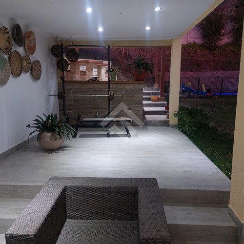 Casa En Venta De 3 Dorm. En La Florida