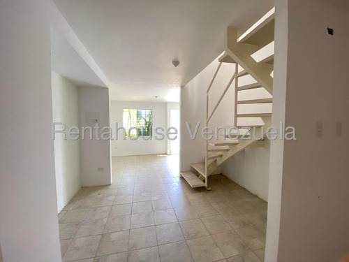 Bello Townhouse Para Seguir Remodelando A Tu Gusto