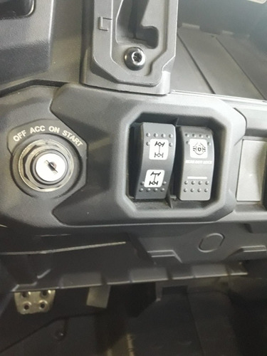 Imagen 7 de 15 de Can Am Defender Hd8 Dps Cabinado Unico En El Pais Motoswift
