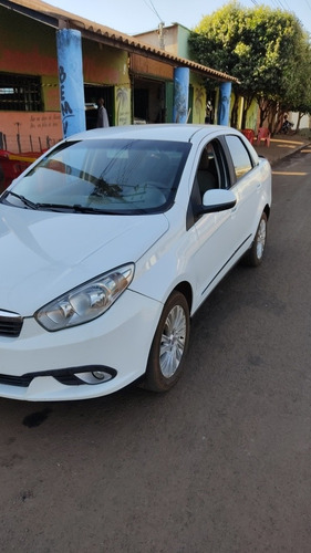 Imagem 1 de 12 de Fiat Grand Siena 2013 1.6 16v Essence Flex 4p