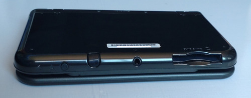 Nintendo New 3ds Xl Buen Estado Con Muchos Accesorios Negro Metálico
