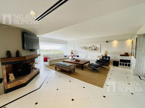 Venta - Departamento De 3 Dormitorios En Suite Mas Servicio Primera Linea Playa Brava Sap5498912
