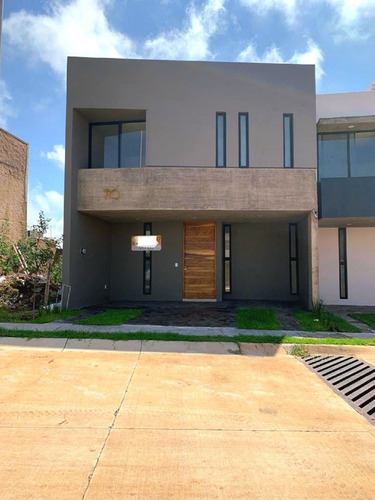 Imagen 8 de 16 de Venta De Casa Capital Norte Pontevedra Con Rof Garden
