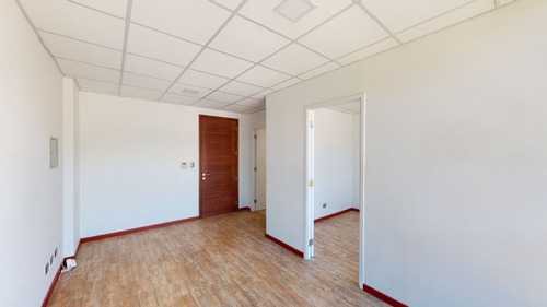 Oficina Con Privado En Sector Céntrico De Reñaca