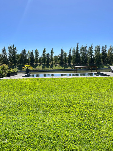 Casa Al Agua Barrio Virazón En Venta