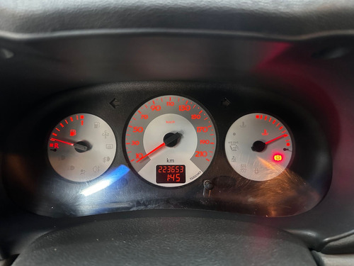 Renault Clio 2 F2 1.2 5 P. AUTHENTIQUE AA
