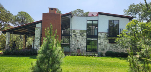 Hermosas Casas Con Lago Y Amplio Terreno En Huasca De Ocampo.