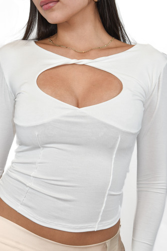 Remera Manga Larga Escote Con Abertuta