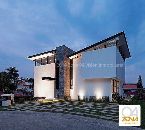 Exclusiva Residencia En Venta Con Diseño Único En Lomas De C