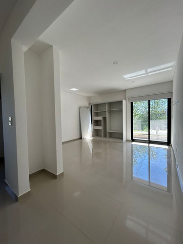 Casa En Venta En Los Naranjos, Canning