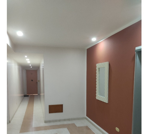 Imagen 7 de 12 de El Rosal, Alquilo Soñado Y Ventilado Apartamento Con Vista Y Terraza