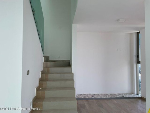 Imagen 3 de 14 de Air 22-672 Casa En Venta. Zona El Mirador. Amplios Espacios.