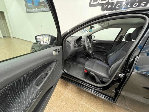 Imagem 6 de 9 de Volkswagen Voyage 2015 1.0 Comfortline Total Flex 4p