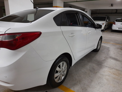Imagem 5 de 12 de Hyundai Hb20s 2015 1.6 Comfort Plus Flex Aut. 4p