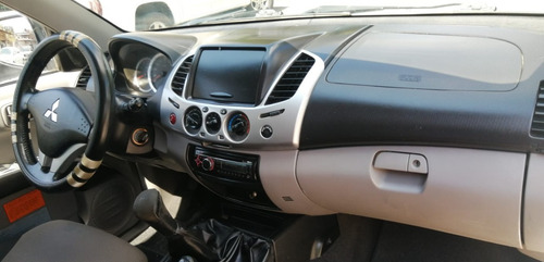 Imagen 6 de 9 de Mitsubishi L200 Diesel 4x4 Standard Equipada
