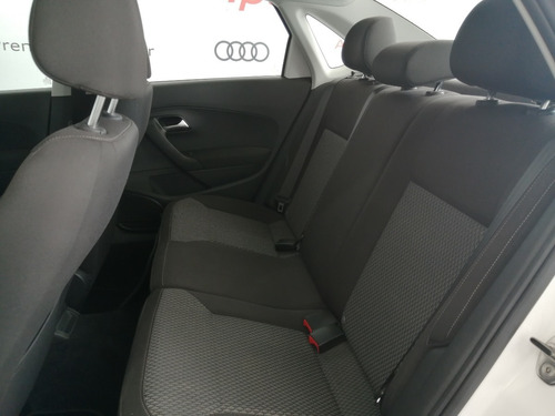 Imagen 12 de 15 de Volkswagen Vento Confortline Plus