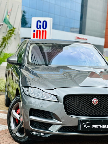 Jaguar F-PACE 2.0 Prestige 5p Gasolina
