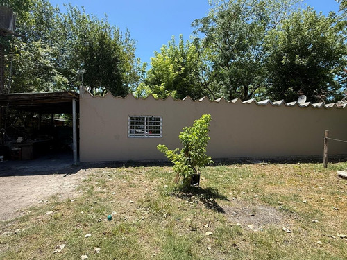 Galpón Con Casa De Caseros En Venta En La Plata