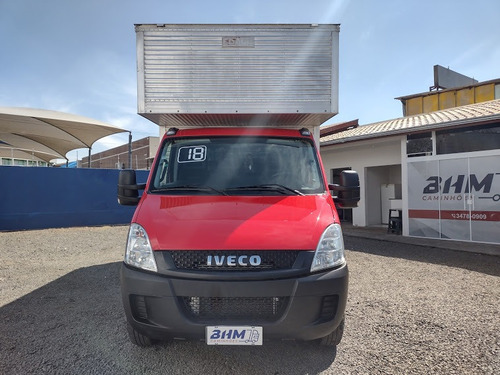 Imagem 2 de 15 de Iveco Dayli 35s14 Completa 2018 Impecável