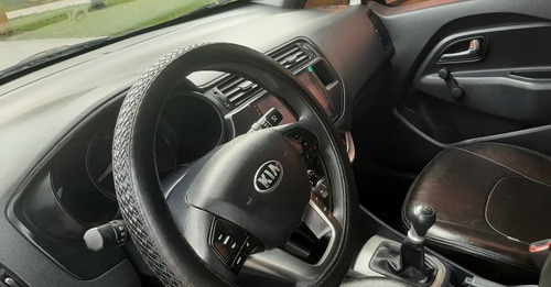 Imagen 9 de 20 de Kia Rio Sedan Semifull