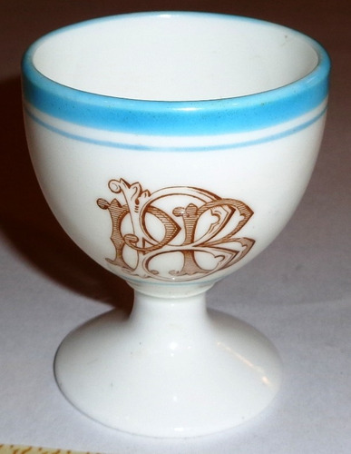 Monijor62-antigua Coleccion Porcelana C/monograma Portahuevo