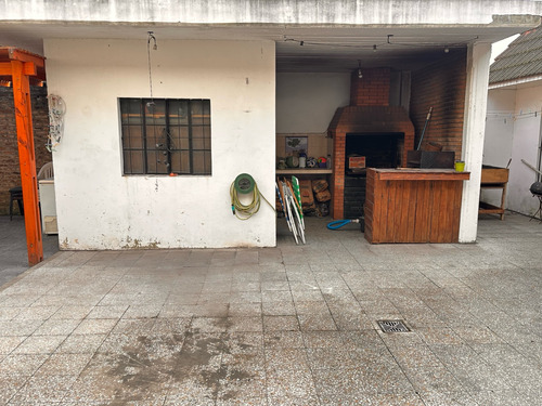 Casa Con Gran Lote En Quilmes Oeste (ideal Inversionistas O Emprendimiento)