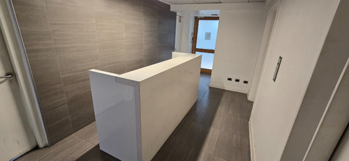 Oficina Dúplex Recién Remodelada Con Mobiliario Incluido