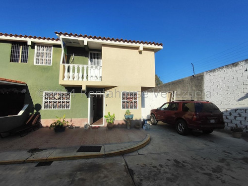 José Trivero Vende Hermosa Casa Ubicada En Excelente Zona De Cabudare, Cuenta Con Tanque Subterraneo