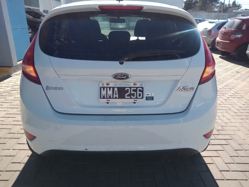 Ford Fiesta Kinetic Design 1.6 Design Titanium 2013