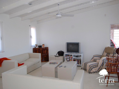 Hermosa Casa En Los Reartes A 3 Cuadras Del Río.