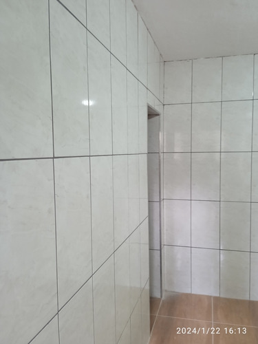 2 Casas Individuais A Do Fundo Com 4 Cômodos E Lavandcômodos