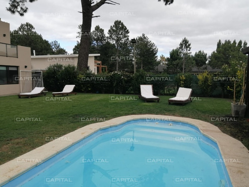 Casa En Venta Barrio Privado Punta Del Este Cinco Dormitorios- Ref: 30769
