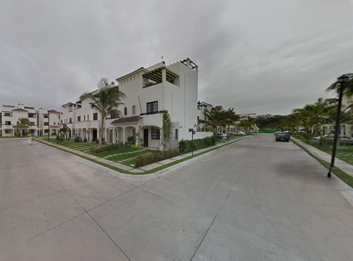 Casa En Venta En Quinta Cadiz, Boca Del Rio, Veracruz 94286. Cmr.