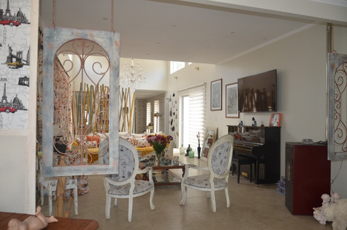 Se Vende Parcela Con Gran Casa Y Cabañas En Peralillo.