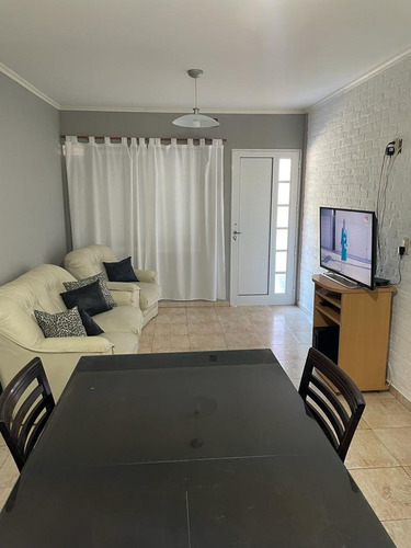 Imagen 3 de 13 de Casa De 2 Dormitorios, Patio En Barrio Alborada