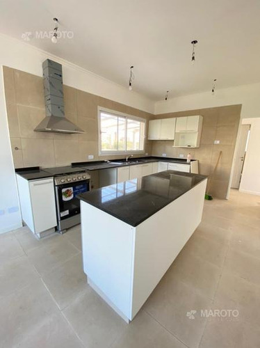 Imagen 17 de 30 de Casa Venta Canton Puerto - Maroto Propiedades