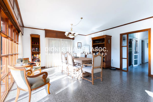 Casa En Alquiler De Temporada En Playa Mansa De 3 Dormitorios Y Dependencia Con Barbacoa Muy Cerca Del Mar