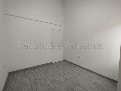 Townhouse En Alquiler Urb. Valle Jardín, Maracay 25-13740 Ki