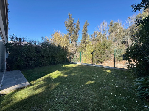 En Primer Piso, Con Jardín Y Vista A Verde Con Conectividad