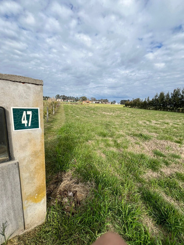 Se Vende Lote En Barrio Cerrado Frente A La Laguna.