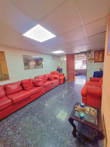 Casa En Avenida Principal Con Opcion A Uso Comercial