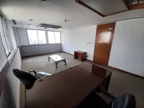 Comprar Plaza Venezuela Alquilo Oficina Ubicada  En La Torre Phelps En Plaza Venezuela De 35 Metros . Semi Amoblada . 150 $ El Canon Alquiler  Oficinas Para Uso Solamente Administrativo, 