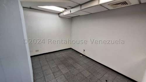 Excelente Oportunidad De Alquilar Una Amplia Oficina En La Urbina, Mls #25-3192