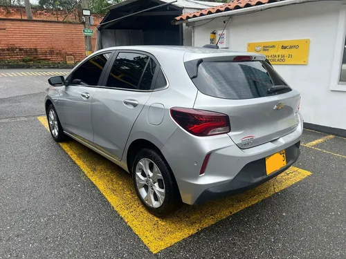 Chevrolet Onix 1.0T Premier Hatch At