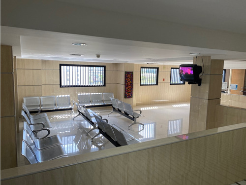 Se Vende Clinica 12.000 M2 Baruta 8764