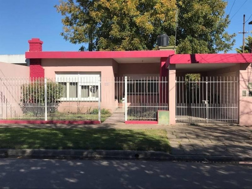 Imagen 2 de 14 de Casa Americana En Venta- 3 Ambientes Con Excelente Fondo- Zona Ituzaingo Norte- Permuta